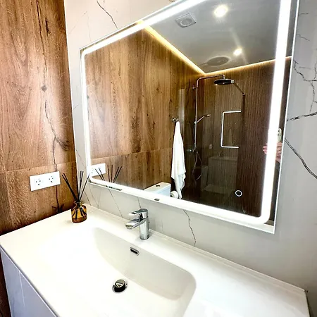 Sun Island أذيخي